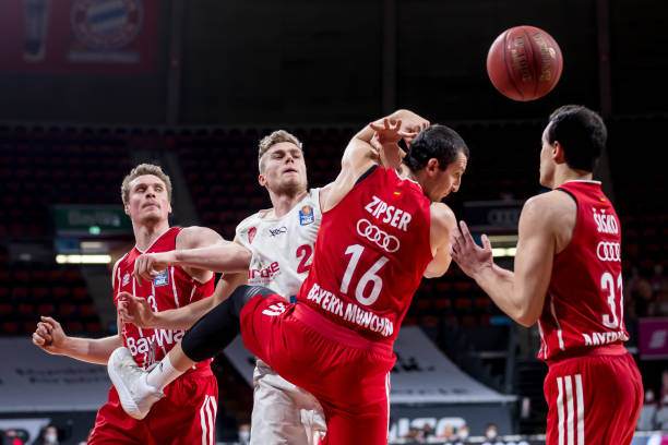 而老将李昕 而老将李昕