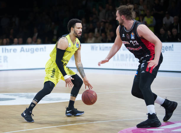 鲜明的对比 鲜明的对比