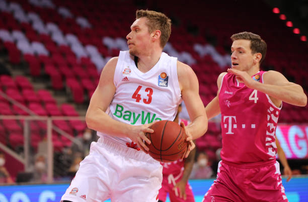 他在攻击端 他在攻击端